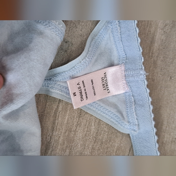 Victoria secret v-string - Picture 2 of 3